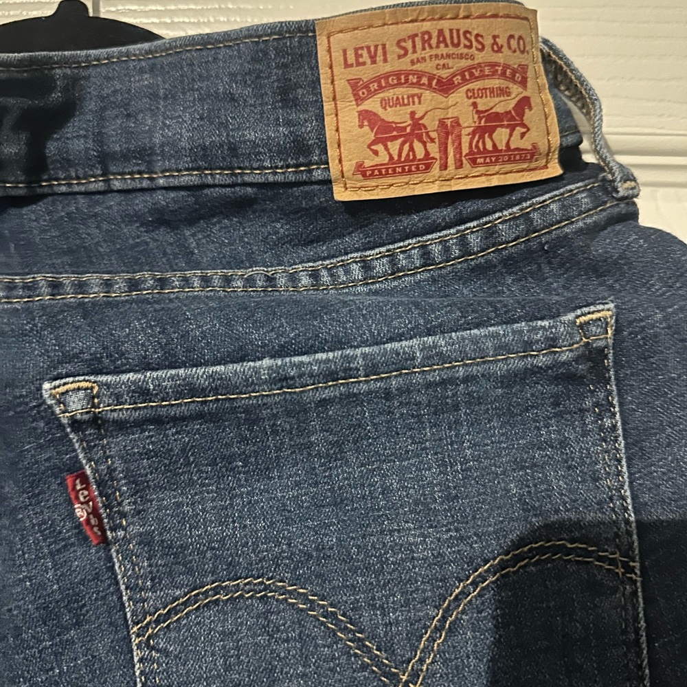 Levi's Women's Skinny Jeans in Classic Blue